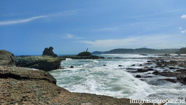 Penampakan Pantai Permisan di Selatan Pulau Nusakambangan