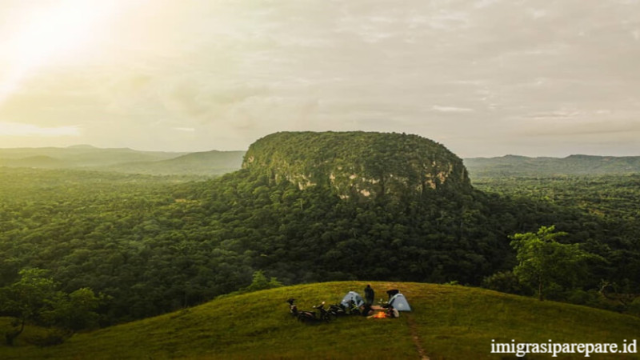 Panorama Alam dari Bukit Fatukopa yang Memikat Mata Dunia