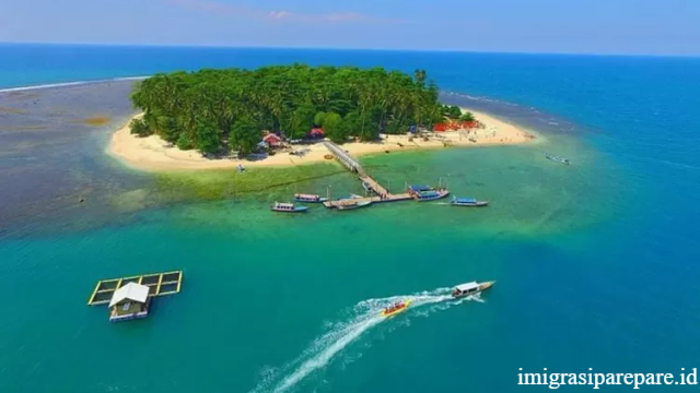 Keindahan dari Puncak Wisata Pulau Angso Duo