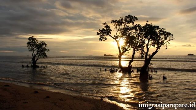 Ketenangan Pantai Nirwana Padang Cocok Untuk Healing