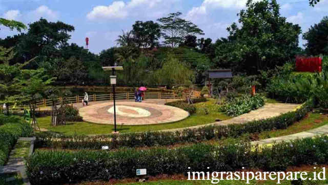 Taman Lembah Mawar: Oase Hijau dan Wisata Bunga