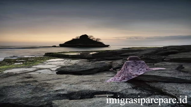 Menyelami Keindahan Pantai Batu Punggung Naga